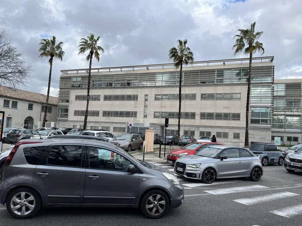 TRAITEMENT DE L'HUMIDITE, MOISISSURES D'UN BATIMENT A NIMES GARD 30
