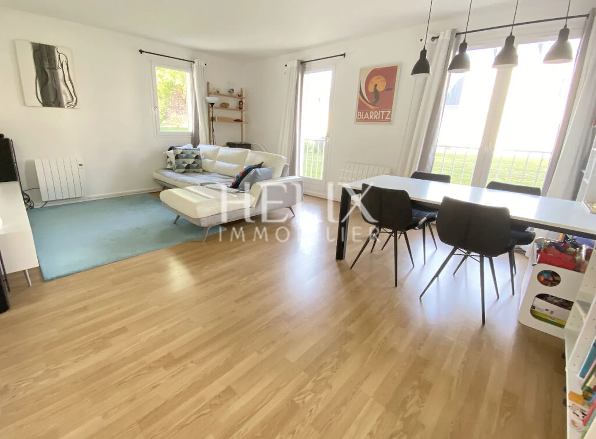 Le Pecq, sous les terrasses de saint Germain en Laye. 
3 pièces au sein d'un magnifique parc.