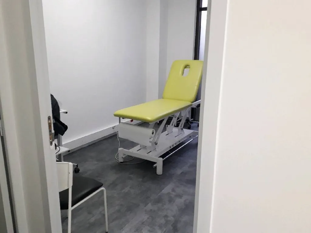 Création de box pour kiné et construction de cloisons en BA13 sur ossature métallique à Marseille