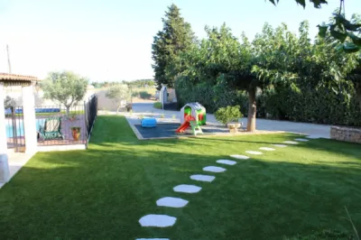 Pose de gazon synthétique azurio à Berre l'Etang  Pose de gazon synthétique azurio à Berre l'Etang