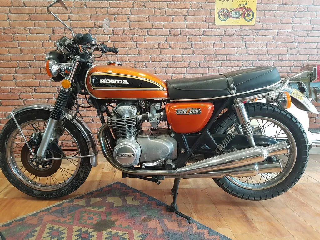 MOTO VINTAGE OCCASION HONDA FOUR CB 550 TOULON