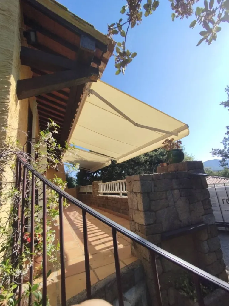 Installation d'une nouvelle toile pour store enroulable