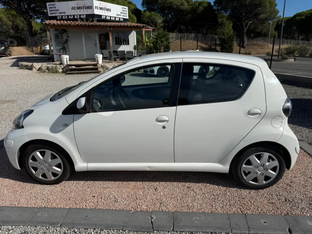 TOYOTA AYGO connect