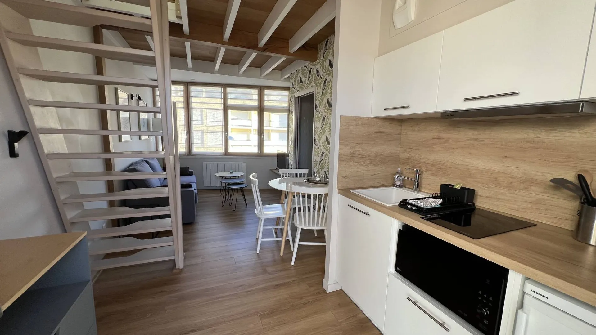 Immeuble de rapport à fort potentiel 186,5m² avec 5 appartements et garage 25m², idéal investisseurs, emplacement bord de mer à Criel-sur-Mer 76910