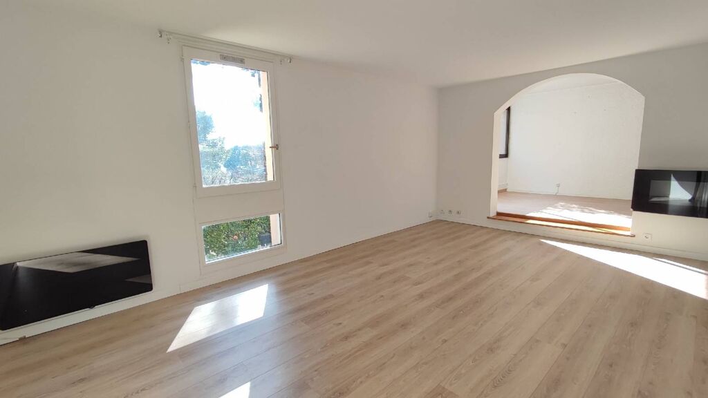 A vendre appartement T4 Cassis  en rez-de-chaussée avec véranda dans copropriété sécurisée