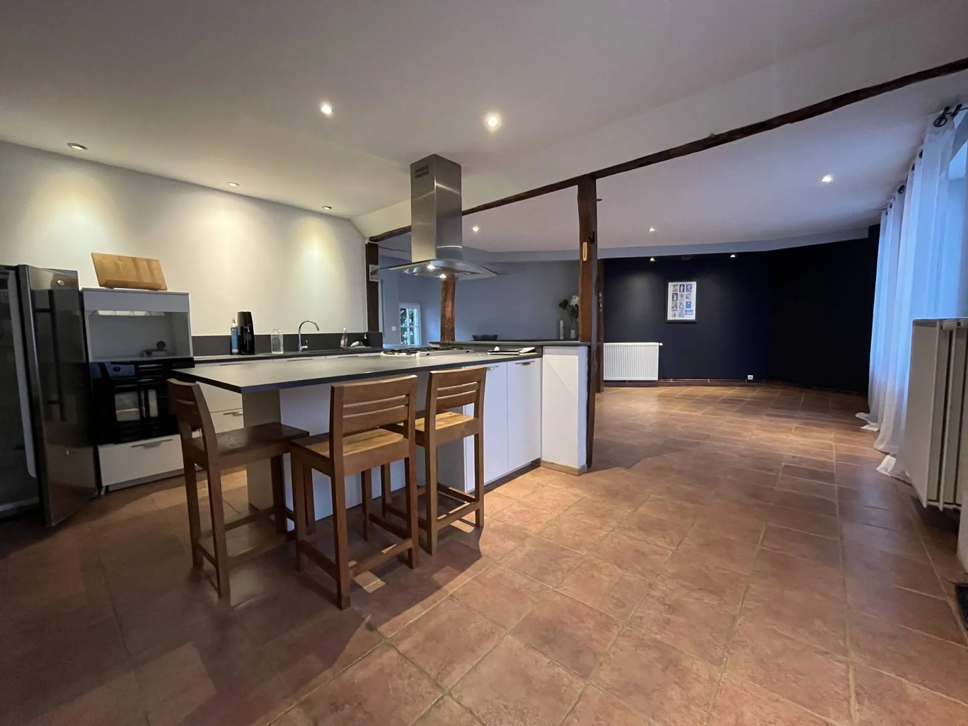 Maison de caractère, à vendre, offrant de beaux volumes, située à Betteville