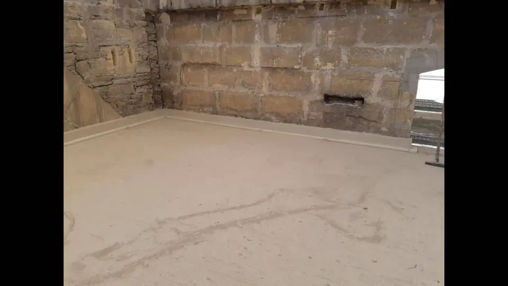 Garantir la continuité du coupe feu entre un mur en pierres et un plancher à l'Opéra du Grand Avignon (84)