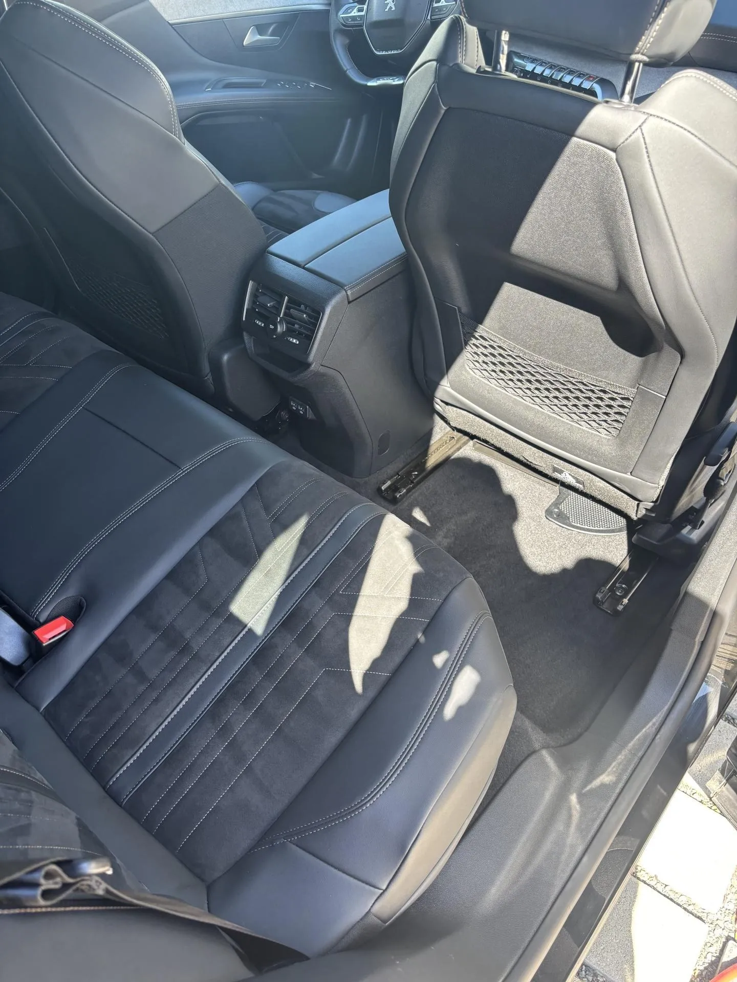 Nettoyage premium intérieur d'une Peugeot 3008 à Veauche