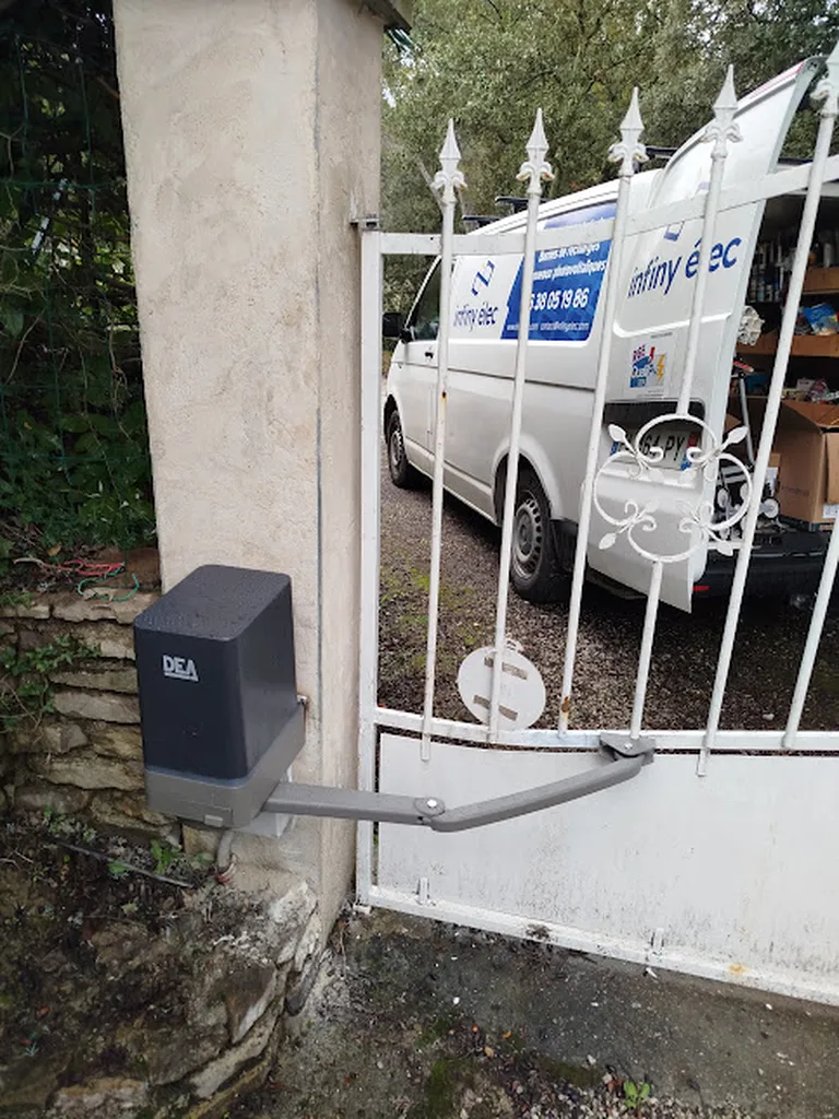 installer un portail battant motorisé par infiny elec Castries