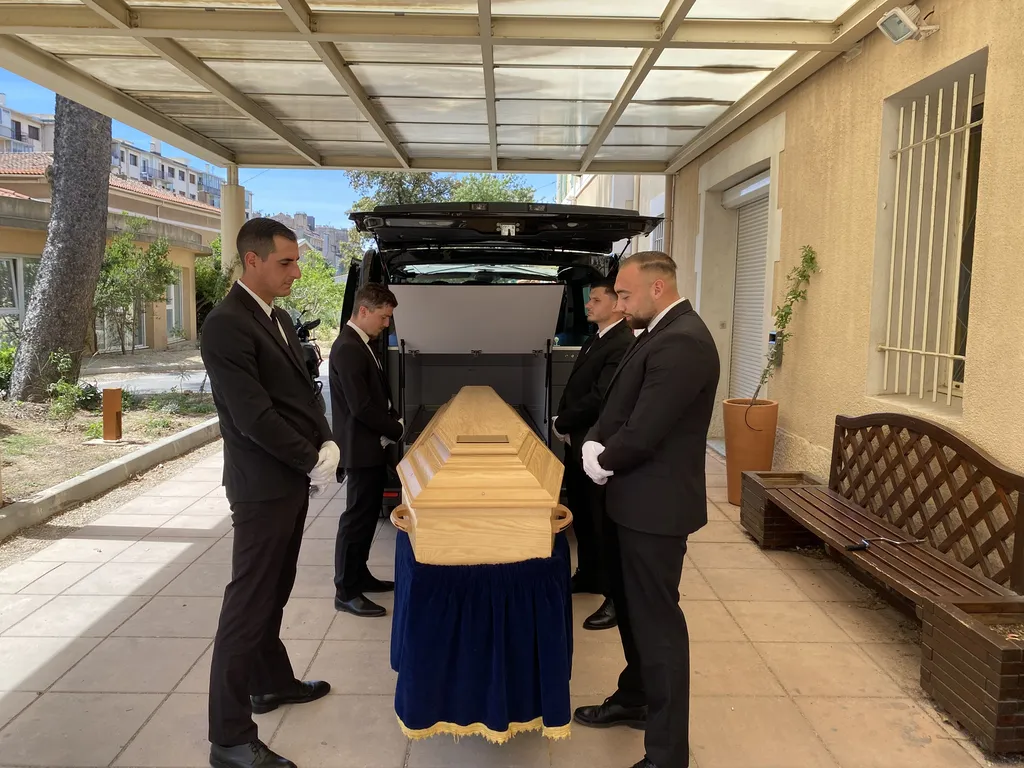 Préparer l'organisation obsèque inhumation pour un enterrement civil ou religieux à Aubagne proche de Gémenos dans le secteur funéraire