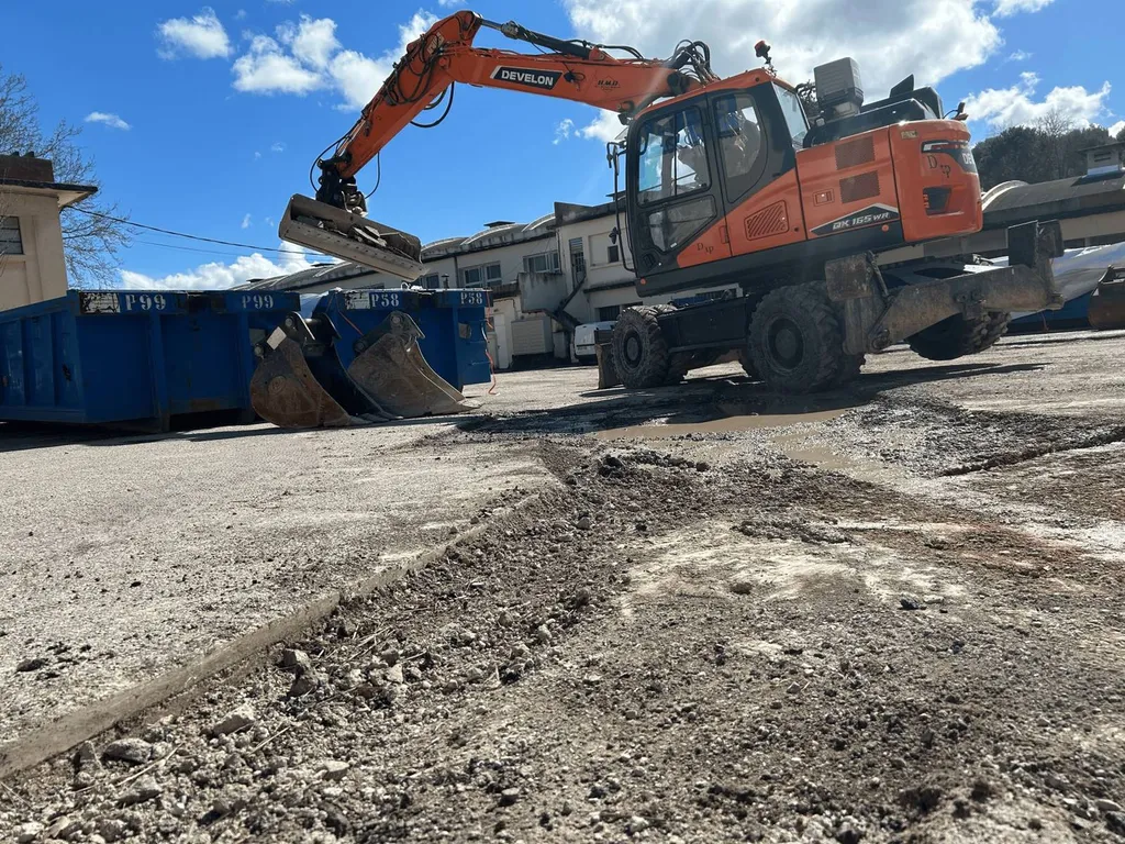 Décroutage de l'enrobé à Mimet