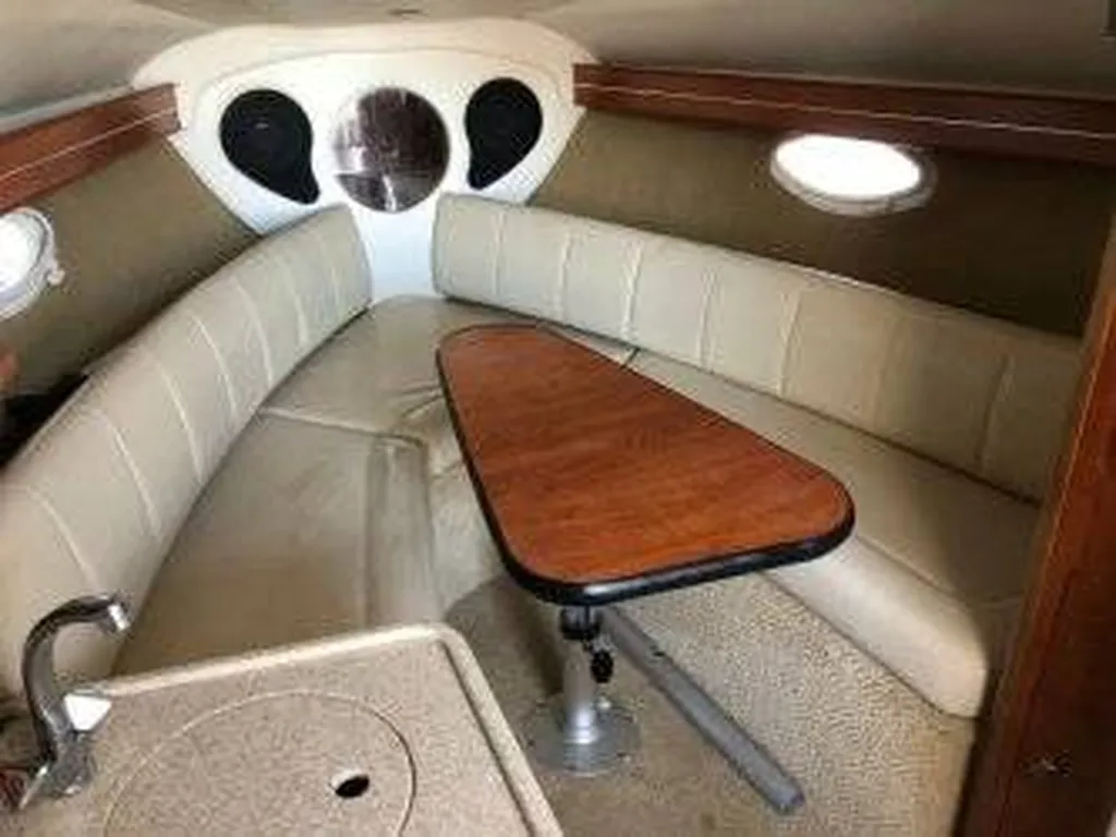 Meilleur courtier en bateaux d'occasion pour vendre une vedette Rinker 260 habitable à bandol 83150