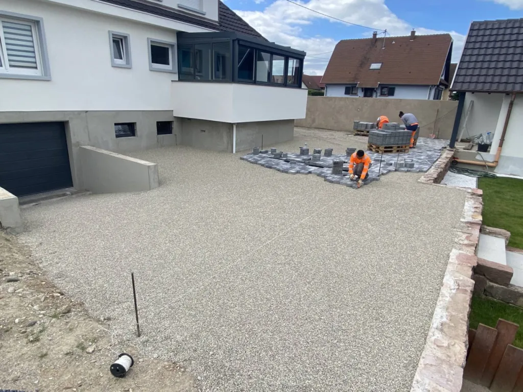 Terrasse extérieur en pavé d'une maison à Strasbourg CLK 