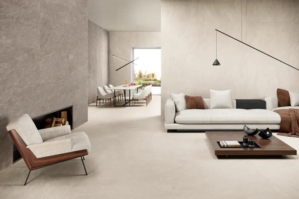 Carrelage aspect pierre naturelle rectifié, parfait pour un intérieur chic avec joints fins, livré et posé en Normandie.