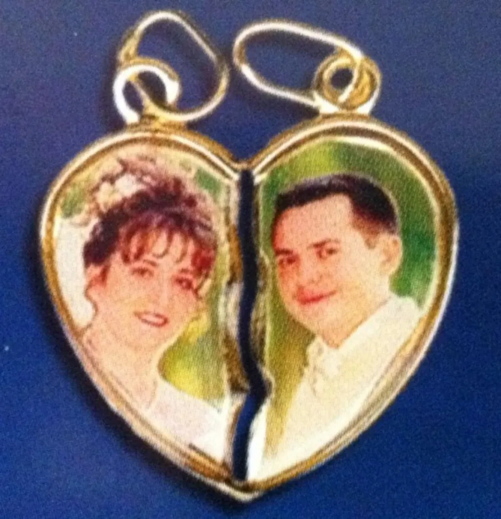 Medailles gravure en forme de coeur en or jaune 18 carats avec photo