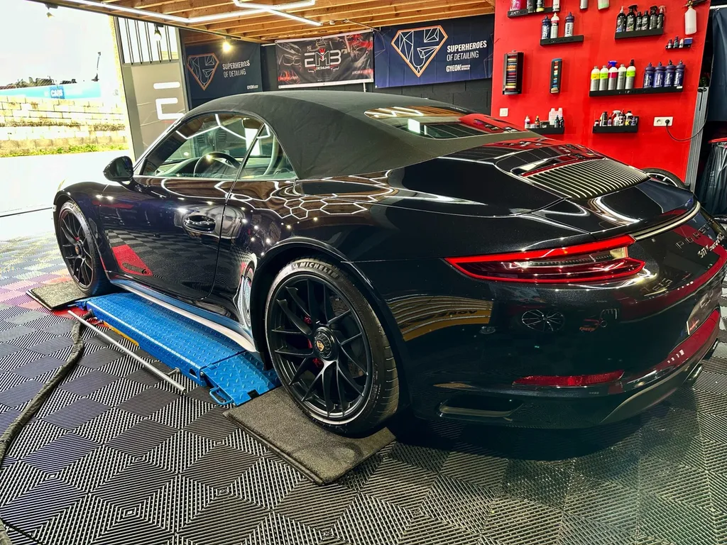 Detailing auto traitement céramique lyon protection carrosserie Porsche 911