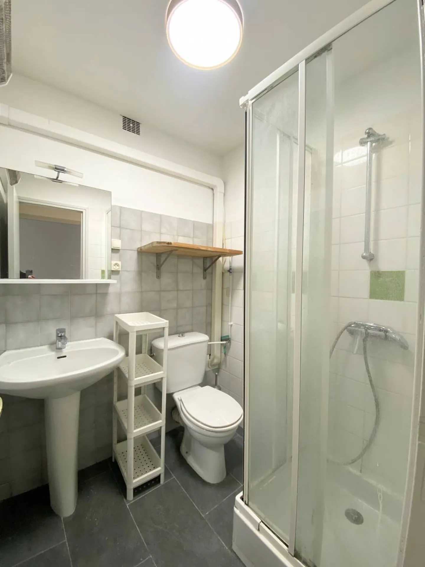 Appartement T2 Aubagne  en dernier étage vendu avec locataire en place