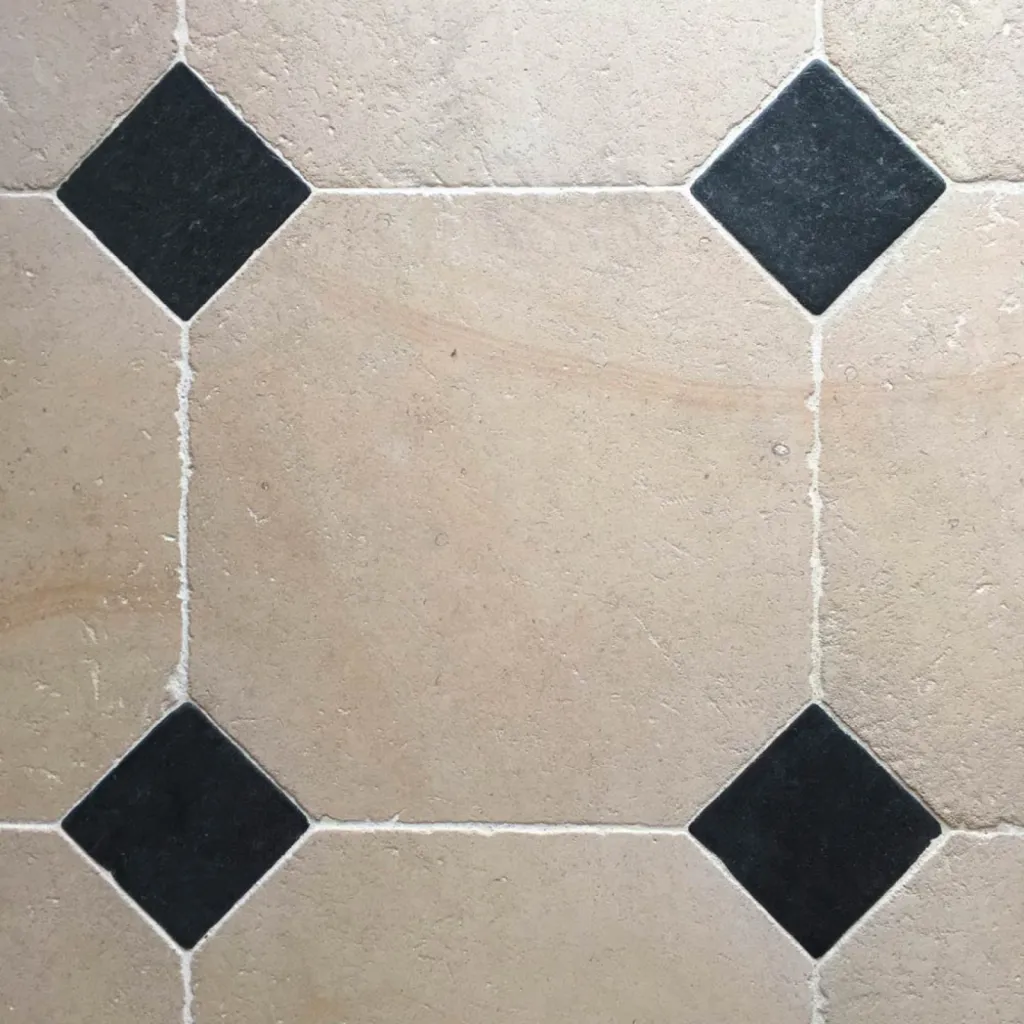 Pierre de Dordogne en octogone + cabochon noir