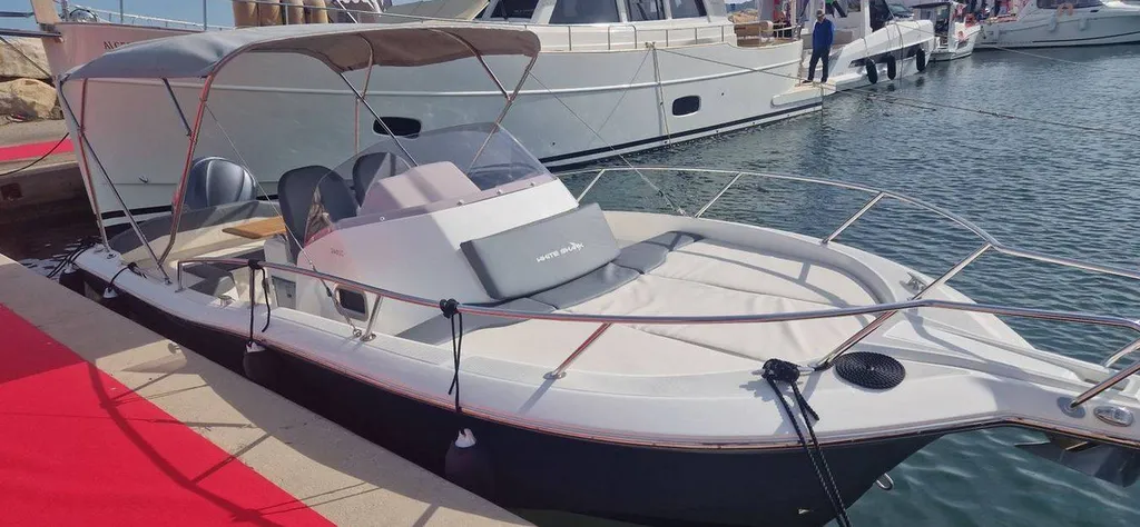 Acheter un bateau neuf et le louer à Toulon