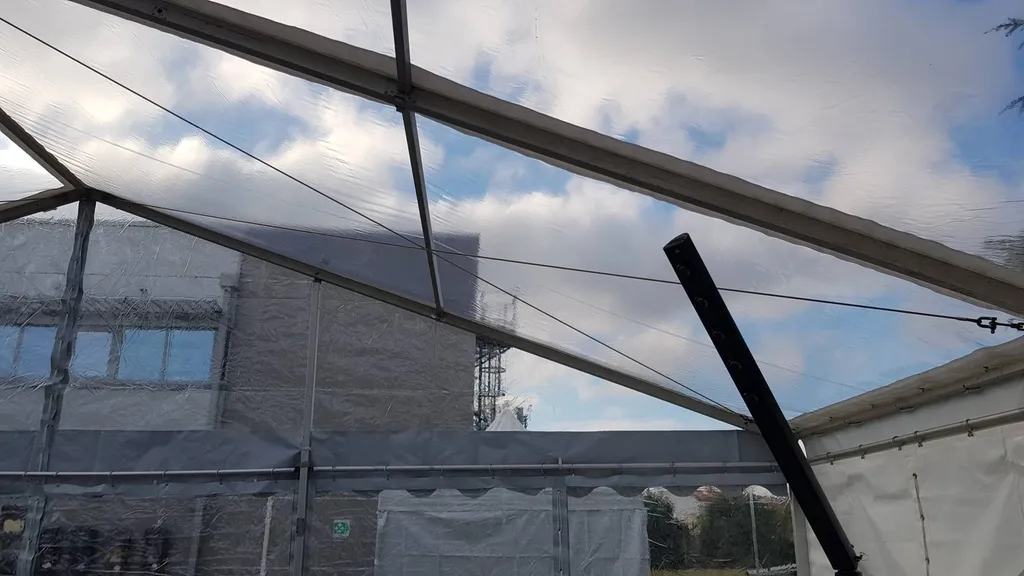 Location de chapiteau avec toits translucides