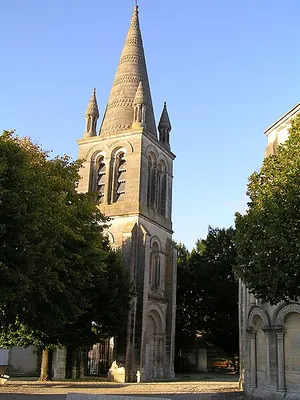 Vue de Jarnac en Charente, un cadre authentique et paisible idéal pour présenter votre camping‑car lors de l’estimation avec Horde d’Or.