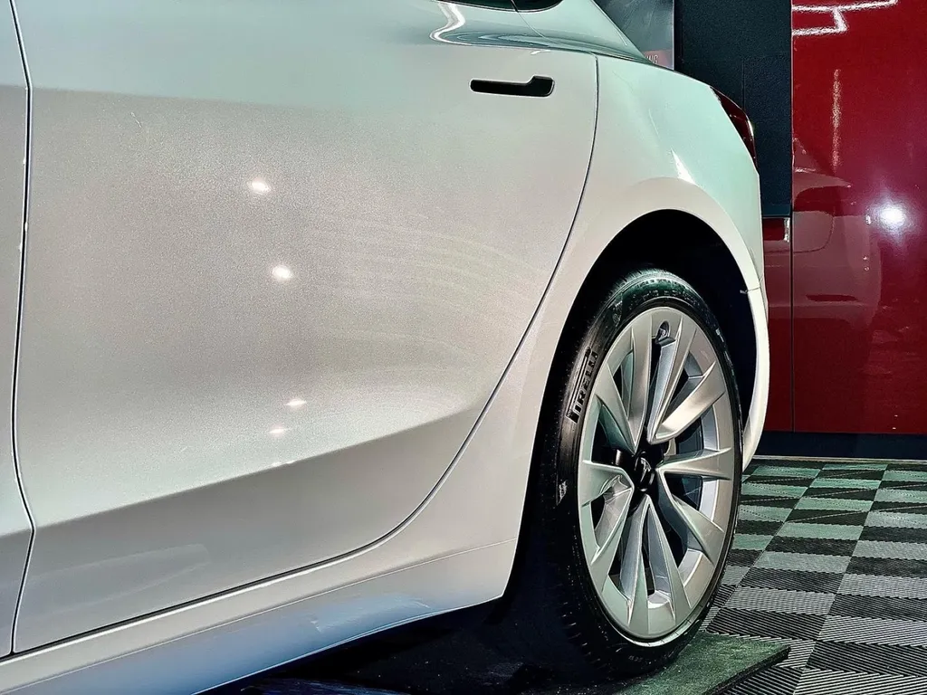 Protection traitement céramique carrosserie et jantes Tesla modèle 3 Lyon 