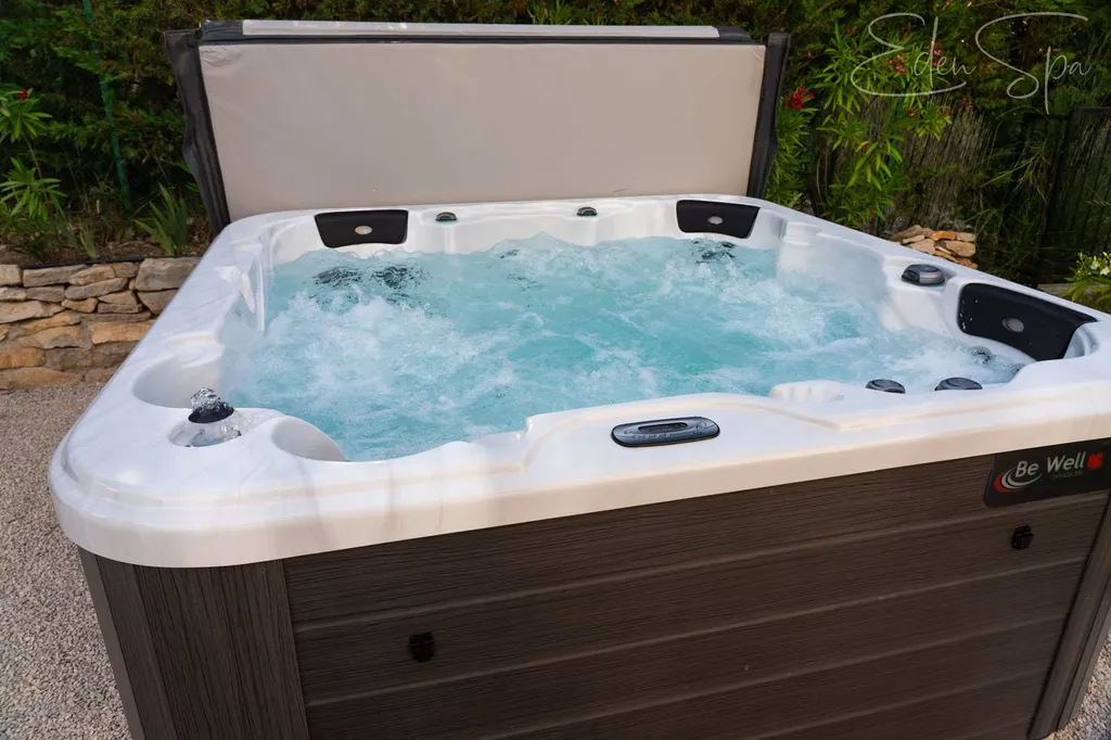 jacuzzi familial sol en gravier fuveau