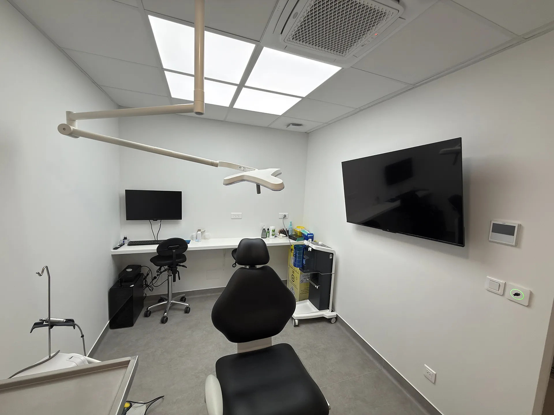 Chirurgie Installation d’un serveur informatique de 5 PC clients, d'une caméra DEXIS un cabinet dentaire situé à Beausset 83 Var