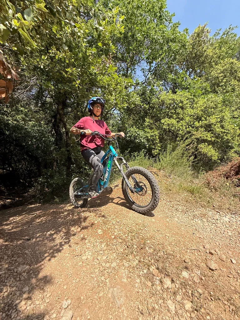 RANDONNEE en trottinette électrique pour débutant proche Brignoles avec accompagnement personnalisé par un guide diplômé proche de Saint-Maximin-la-Sainte-Baume en PACA