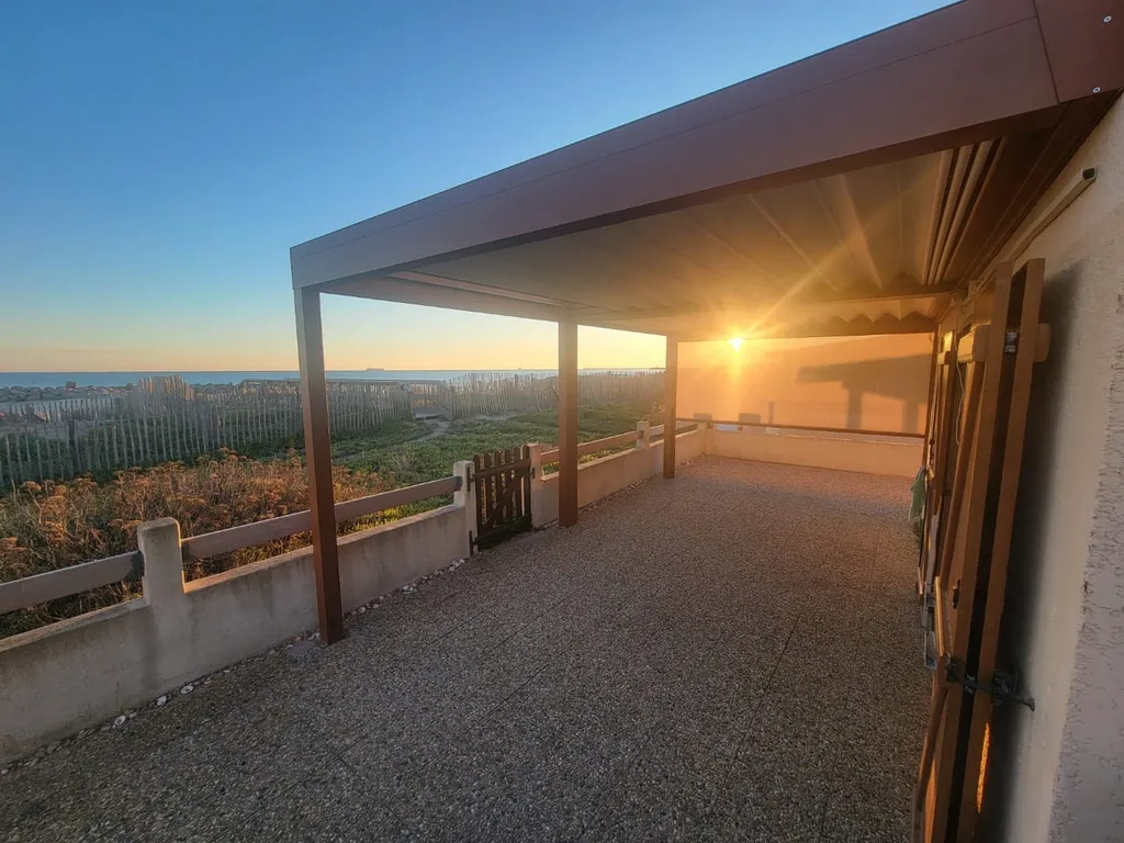 Pergola rétractable accordéon de deux modules avec store ZIP frontal installation professionnelle signée RG HABITAT sur mesure 