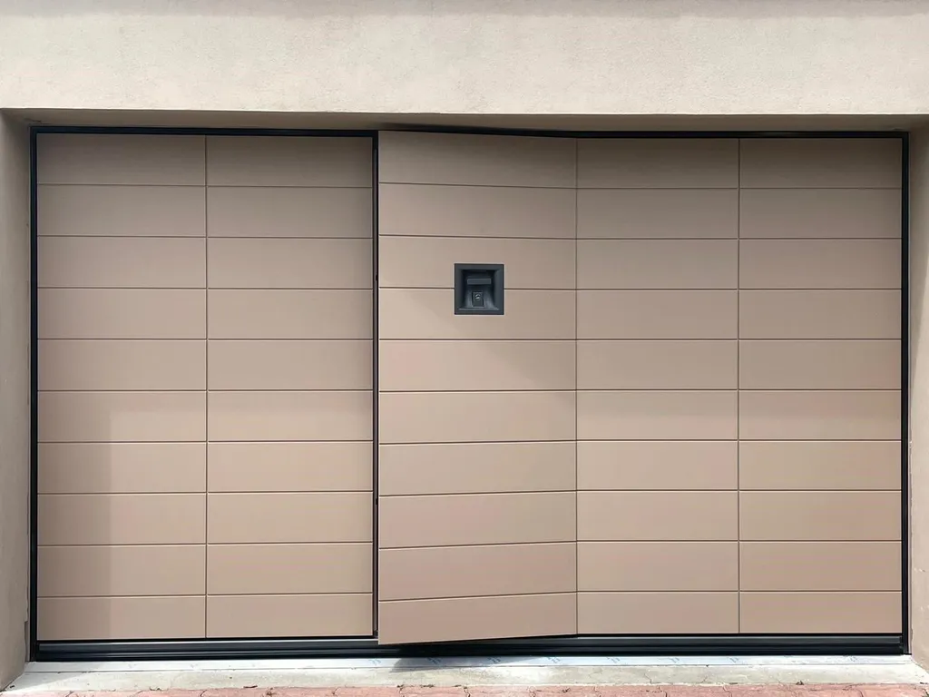 Porte de garage basculante Silvelox bois avec portillon intégré pour architectes