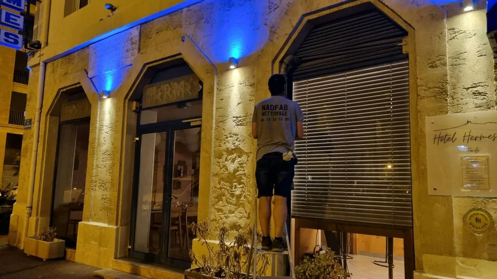 Où trouver un laveur de vitre à Marseille pour mes bureaux ?