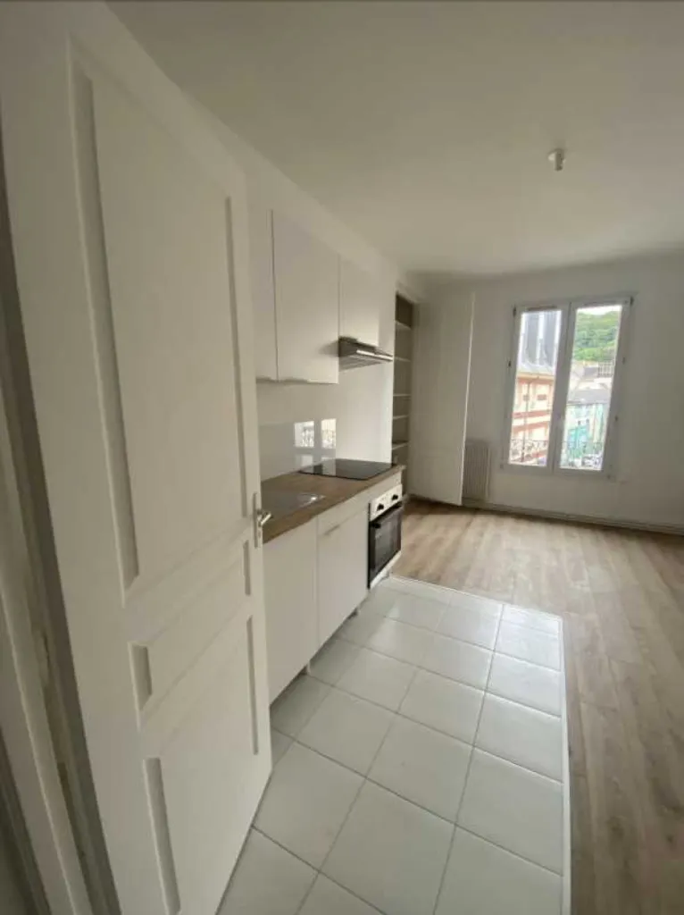 MONTIVILLIERS À vendre – Immeuble de rapport mixte entièrement rénové