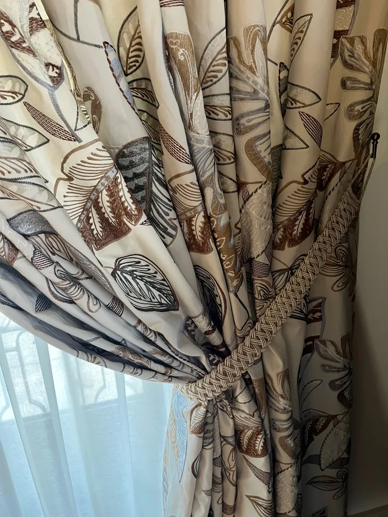 Confection de rideaux et voilages sur-mesure à Lyon et Megève