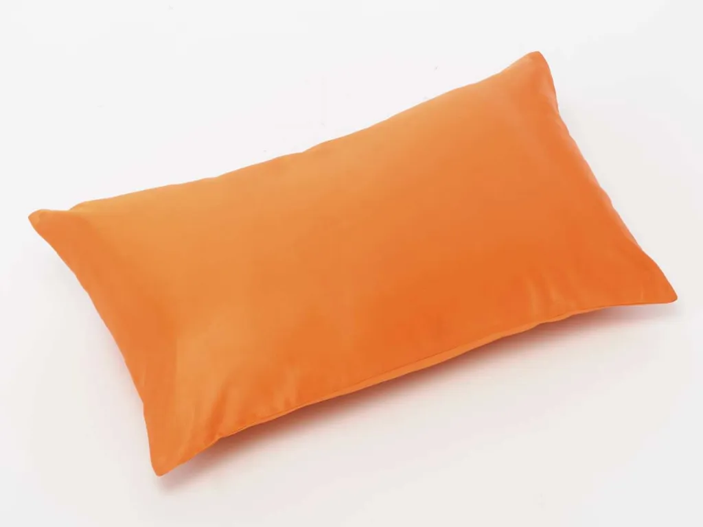 shooting photo à Lyon en packshot linge de maison coussin orange 30 x 50