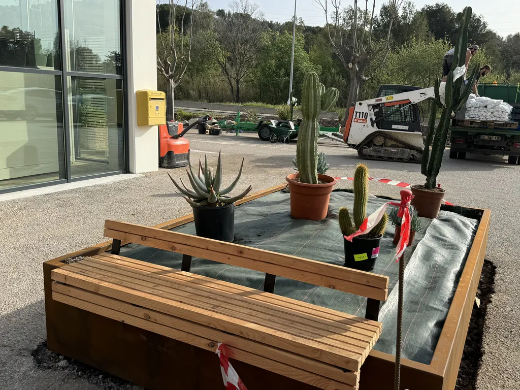 Rognage de souche et reprise d’enrobé à Bandol – Jardivar