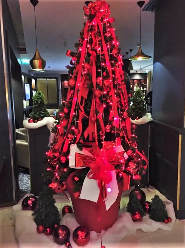 Sapin Rouge de Noël