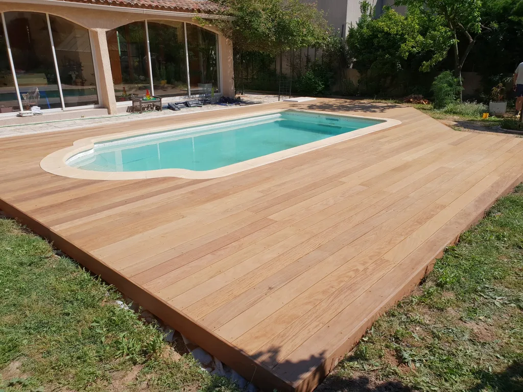 Tour de piscine en IPE à La Couronne