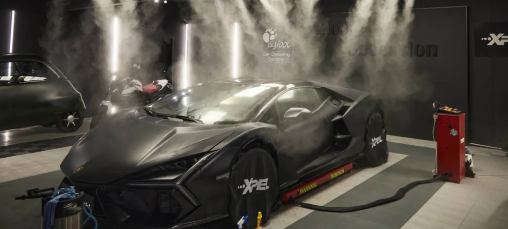 Lamborghini Revuelto protégée avec un film de protection PPF XPEL intégral près de Lorient chez Gloss Obsession.