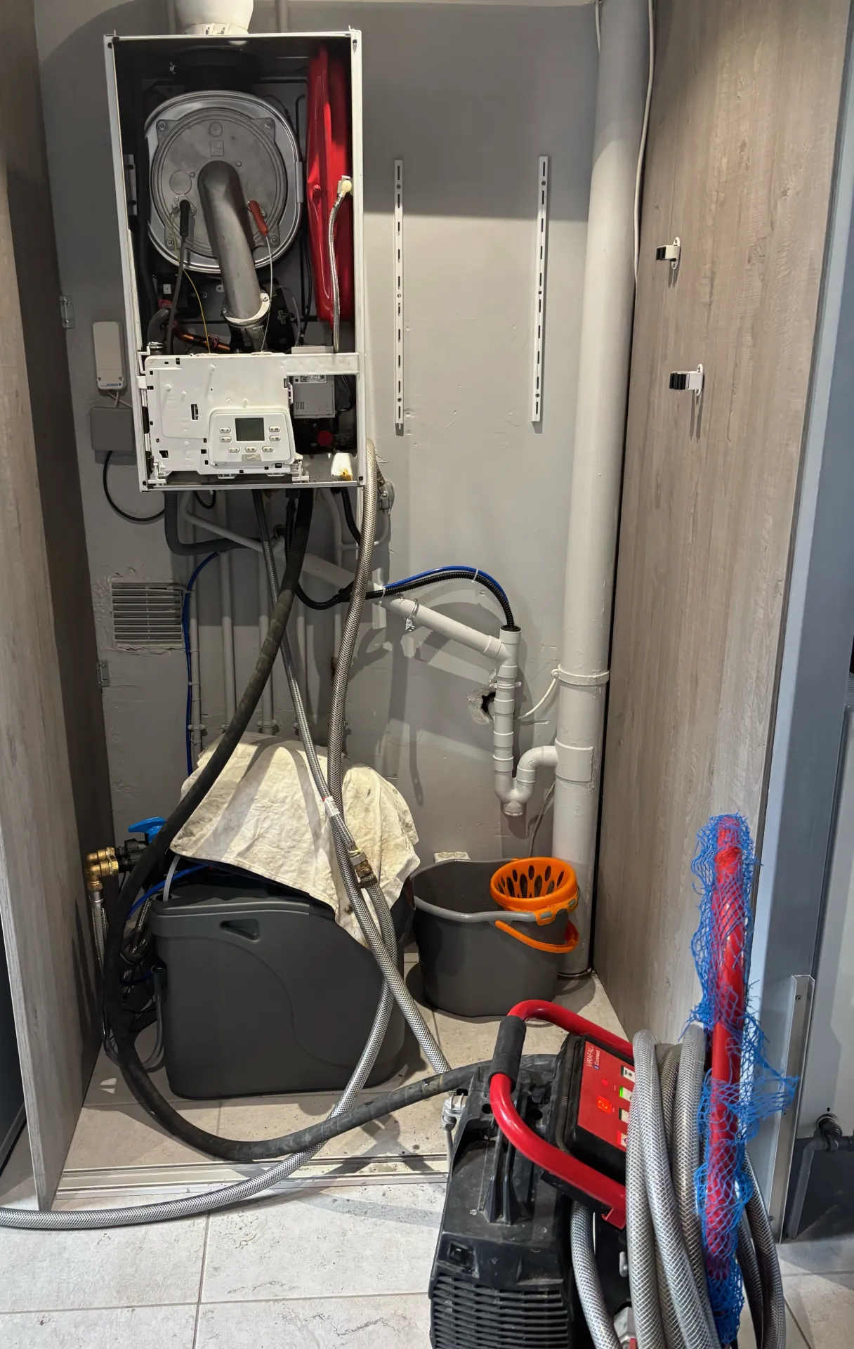  Desembouage d’une chaudière Dietrich et d’un réseau de chauffage à Montreuil  