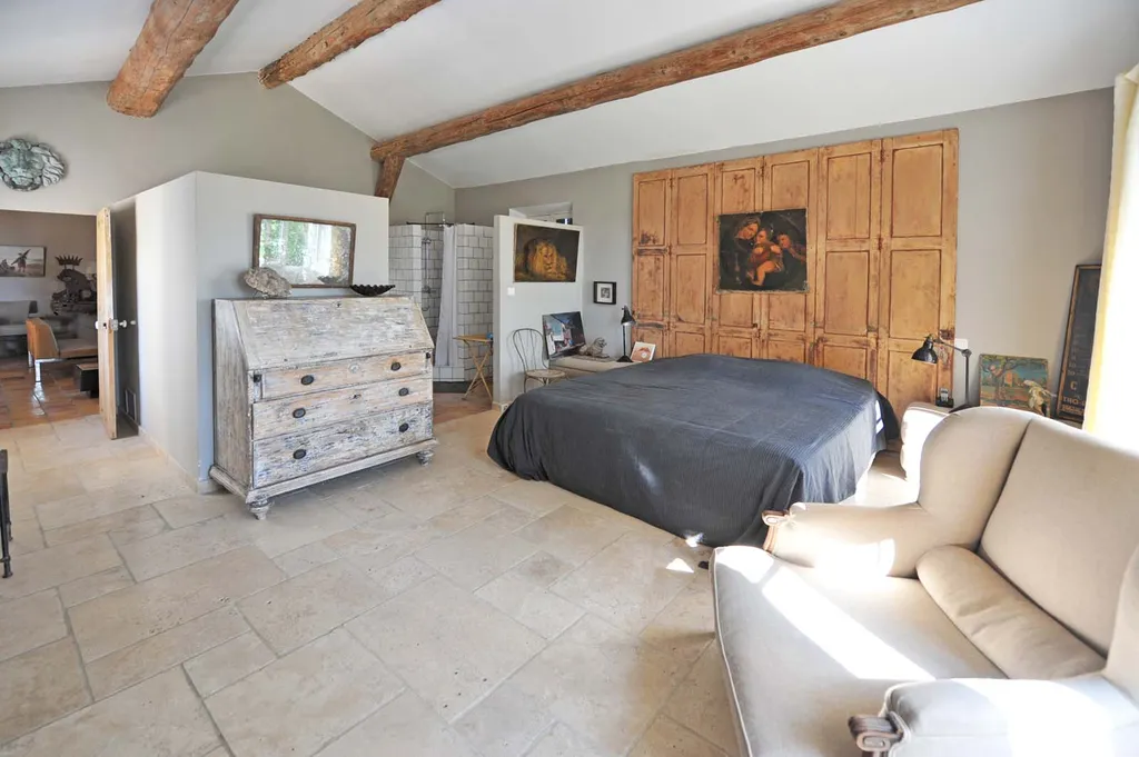 Proche Mont Ventoux,  ancienne propriété viticole à vendre avec dépendances  