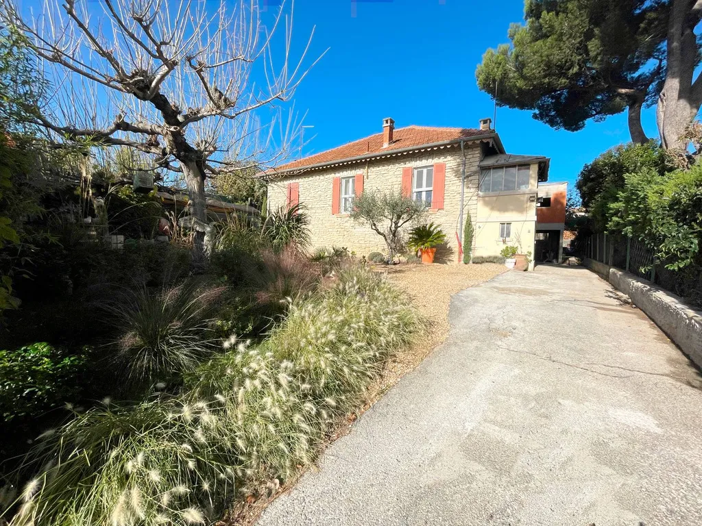 EXCLUSIVITE - Maison en pierres fin XIXème siècle, quartier très calme, à deux pas des commodités à Carpentras   