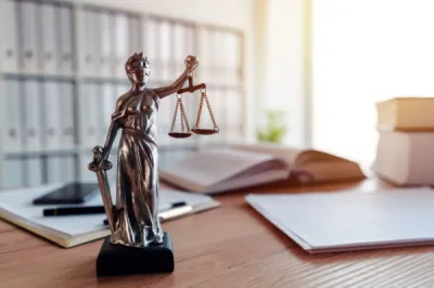 Obtenir l’exécution rapide d’une décision de justice avec un commissaire de justice compétent à Sainte-Maxime et dans le Var