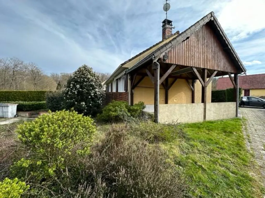 A vendre pavillon de plain-pied de 91 m² édifié sur un terrain de 1295 m² sur la commune de ST PIERRE LES ELBEUF 76320