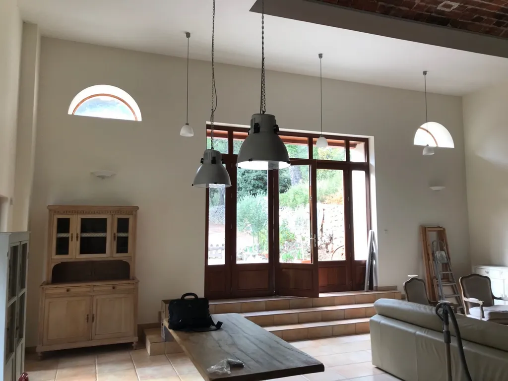 Mur intérieur de Salon  à Cazedarnes entre Saint-Chinian et Béziers 