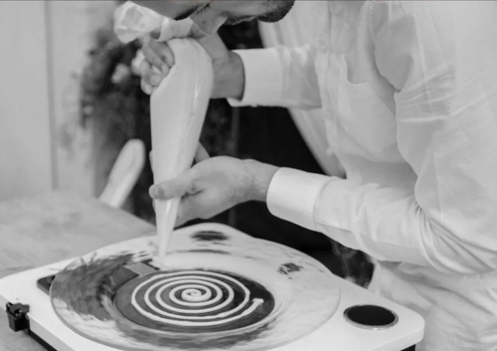 Engager une Wedding Planner professionnelle pour la coordination du Jour J permettra également de gérer avec le traiteur le lancement des plats et les différentes animation