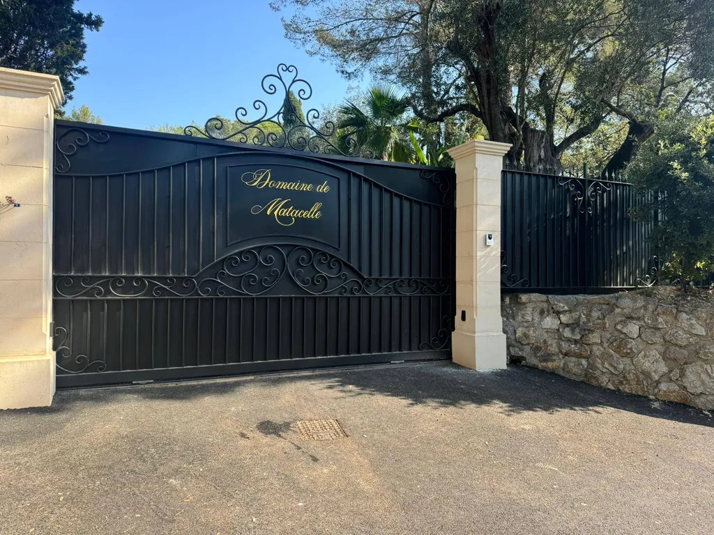 artisan ferronnier portail grandes dimensions cannes