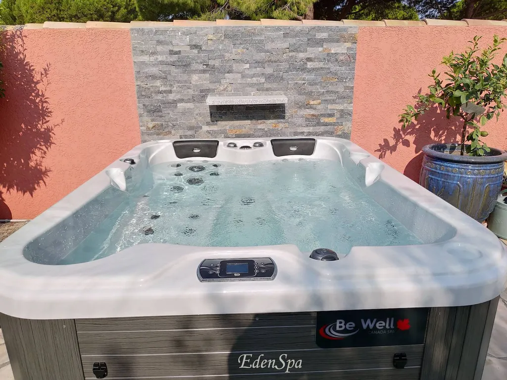 jacuzzi 2 places allongées exterieur grau du roi
