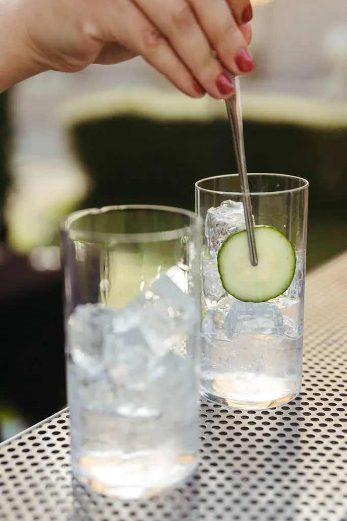 Cocktails personnalisés préparés par un barman mobile