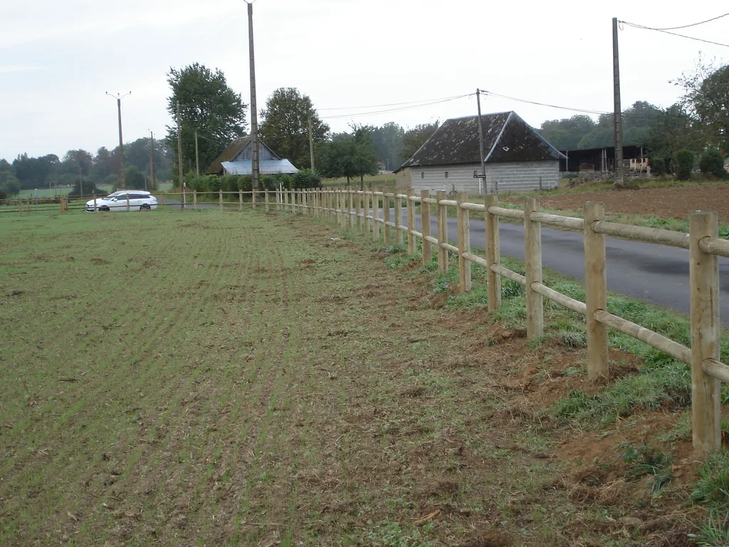 Installation de Clôtures de délimitation en bois pour professionnelles, Lisses de Sécurité et Barrières Forestières à Bernay dans l'Eure 27 et ses Alentours